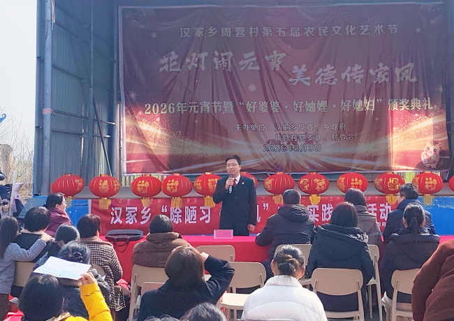 元宵戏台搭村口 普法春风入民心