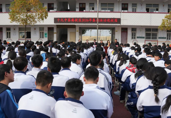     司法护苗 筑梦未来——宛城区法院常态化开展法治副校长送法进校园活动