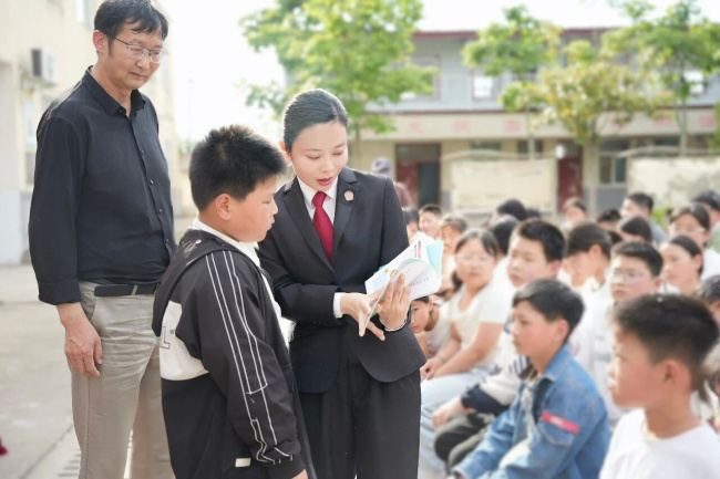 法治宣讲进校园  护航少年助成长