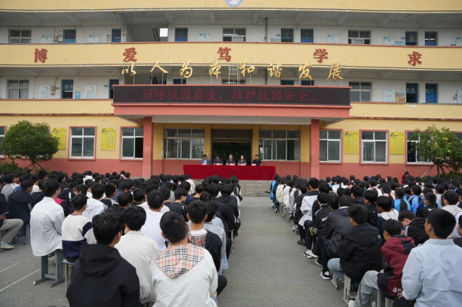 守规则、护平安、助成长——宛城区法院开展送法进校园活动 送法进校园